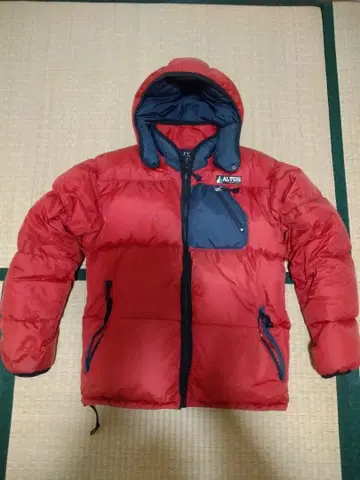 ALTUS 후드 부착 다운 자켓 레드