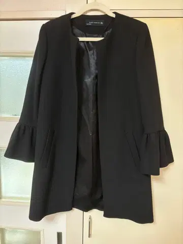 ZARA WOMAN 블랙 프릴 소매 자켓 S