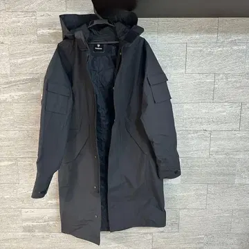 정가 52800엔 Goldwin MODS COAT BLACK