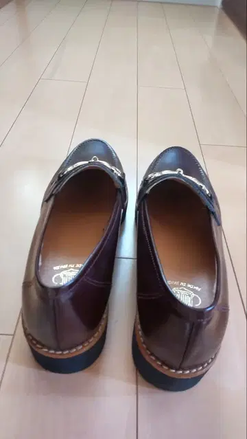 다크 브라운 로퍼 금장 장식 포함