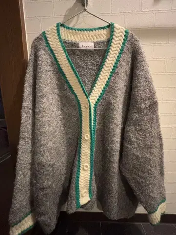 푹신푹신 그레이 버튼 가디건