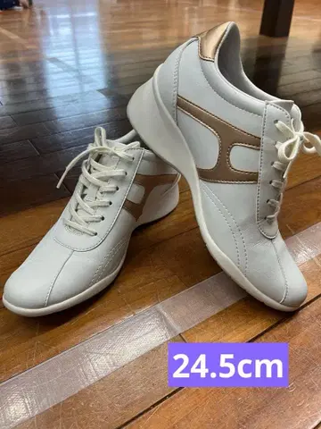 힐 포함 화이트 스니커즈 24.5cm