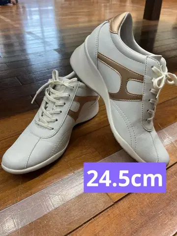 힐 포함 화이트 스니커즈 24.5cm