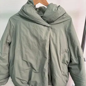 Digne coutier 후드 부착 다운 자켓 카키