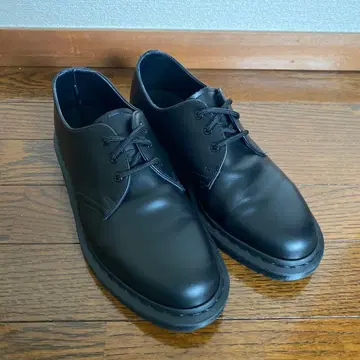 닥터마틴 3홀 블랙 스티치 26.0cm UK7