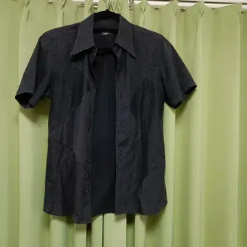 [ TORNADO MART ] 다크 그레이 스트라이프 반팔 셔츠