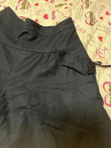 프랑슈리페의 블랙 플레어 숏팬츠