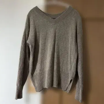 BARNYARDSTORM 베이지 V넥 스웨터