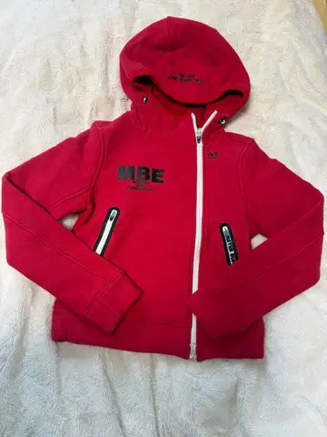 MBE 후드 부착 빨간색 자켓 여성용