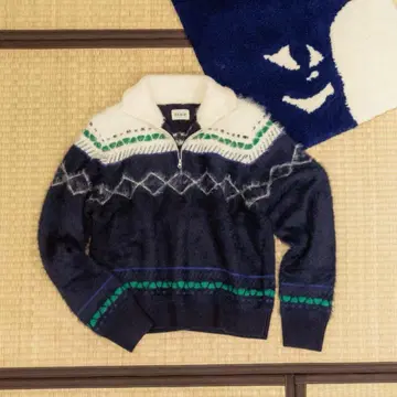 PAMM 식탁의 노르딕 하프 지퍼 니트