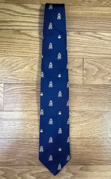 브룩스브라더스 네이비 실크 넥타이 왕관과 문장