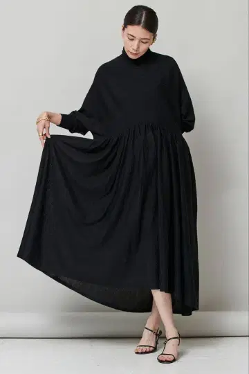 울 하이넥 개더 원피스 블랙