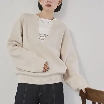 이번 시즌 신상 미사용 새상품 한치 야와모치얀 깊은 V넥 니트