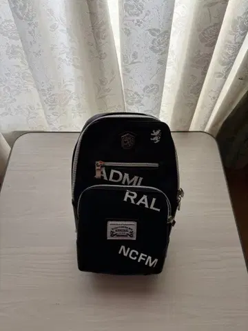 [ 미사용 새상품 ] 니콜 클럽 호멘 네이비 바디백 프린트 로고 포함