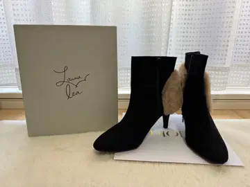 컨디션 최상 [ Laura Lea ] 블랙 퍼 부티