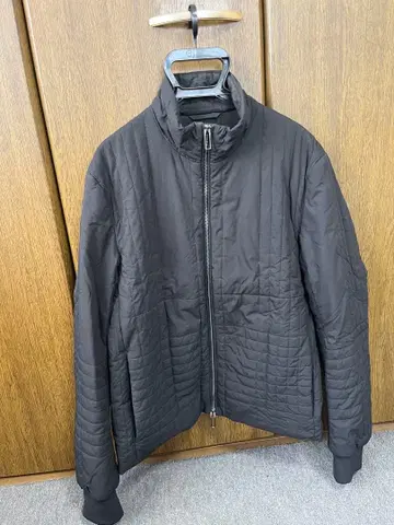 엠포리오 아르마니 블랙 퀼팅 자켓