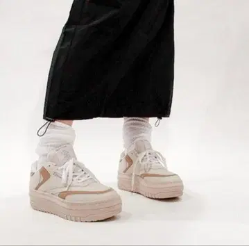 [완판템] JIMWAG Reebok 스니커즈 베이지 24cm 히라후라