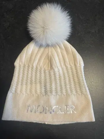 MONCLER 화이트 니트 모자 퍼 포함