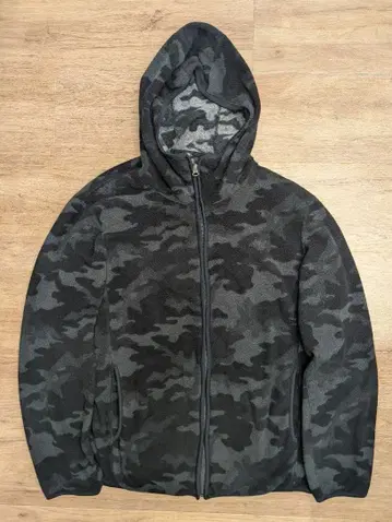 유니클로 진한 그레이 & 블랙 계열 카모플라쥬 플리스 후드티 [XL]