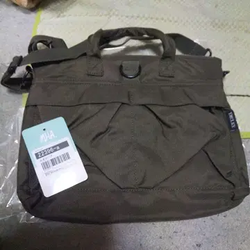 미사용 새상품 올리브색 나일론 숄더백