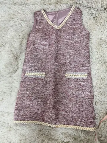 빨간색과 화이트 트위드 V넥 원피스