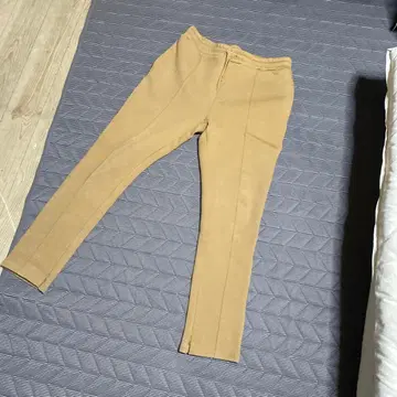 베이지 지퍼 달린 밑단 조거 팬츠 인헤릿 inherit