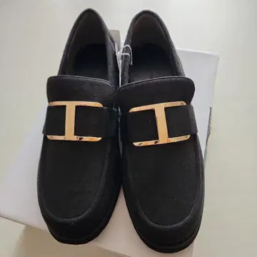 글로벌 워크 에어카루 통굽 로퍼 블랙 스웨이드 골드 금장 장식