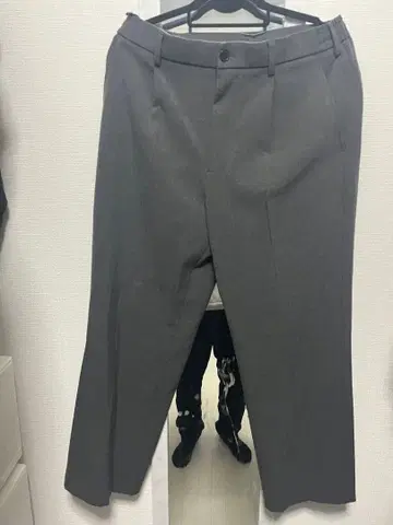 유니클로 턱 와이드 팬츠 그레이 M 사이즈