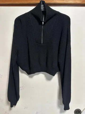 PAGEBOYLIM 하프 지퍼 숏 풀오버 블랙