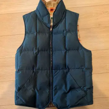 다크 블루 퀼팅 다운 베스트