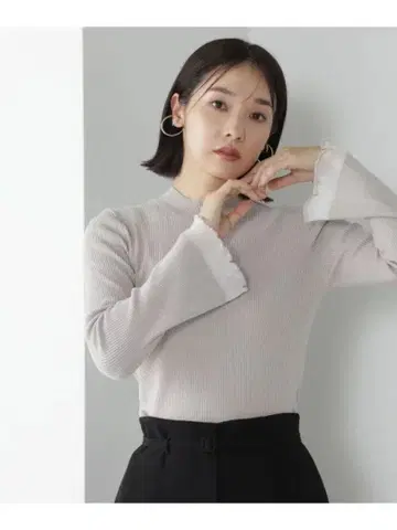 [ 새상품급 ] 내추럴 뷰티 베이직 시어 플레어 커프스 리브 니트 그레이