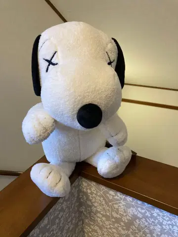 KAWS-PEANUTS 유니클로 스누피 봉제 인형 M 사이즈