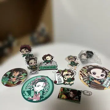 귀멸의 칼날 탄지로 아크릴 스탠드 키링 배지 세트