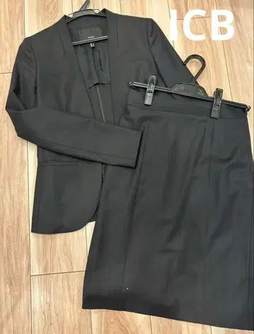 ICB 네이비 스트라이프 노카라 수트 자켓 스커트 5호