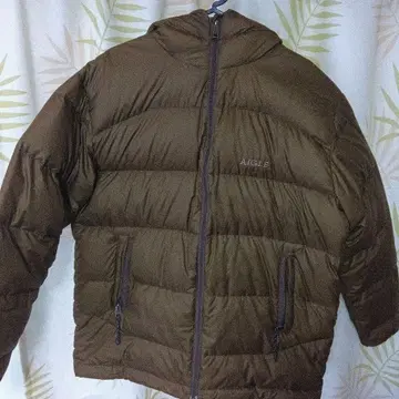 AIGLE 브라운 후드 부착 충전솜 다운 자켓