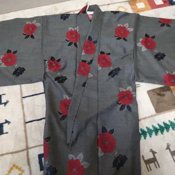 그레이 바탕 동백꽃 무늬 기모노