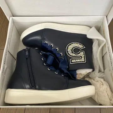 네이비 비쥬 부착 스니커즈