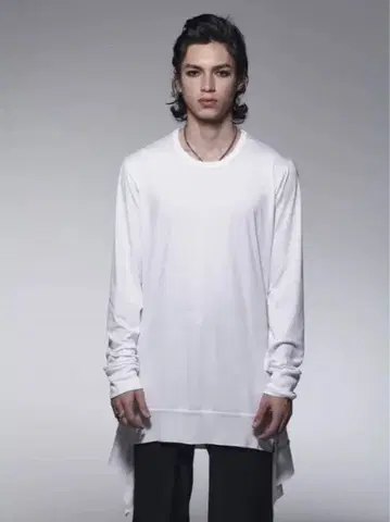 FlareCrewNeckT-Shirt 크루넥 티셔츠 kiryuyrik