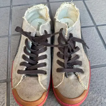 Puma 베이지 스니커즈 데미지 있음