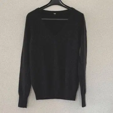 유니클로 캐시미어 100% 스웨터 V넥 M 다크 그레이