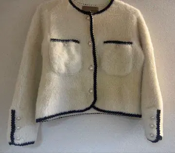 수영장 스튜디오의 퍼 가디건/자켓