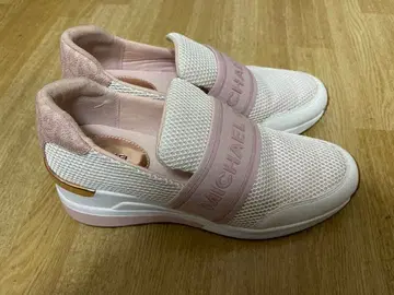 MICHAEL KORS 발가 스트레이너 스니커즈