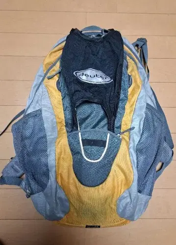 deuter 백팩 그레이/오렌지 레인 커버 포함