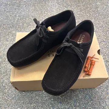 CLARKS WALLABEE BLACK SUEDE 26155519