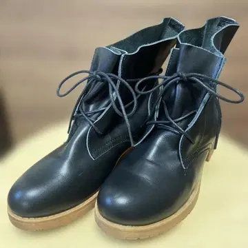 가죽 블랙 레이스업 부츠 중간 힐