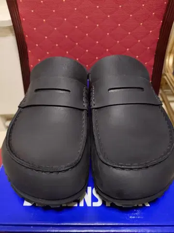 BIRKEN STOCK 오일드 내추럴 가죽 샌들 블랙