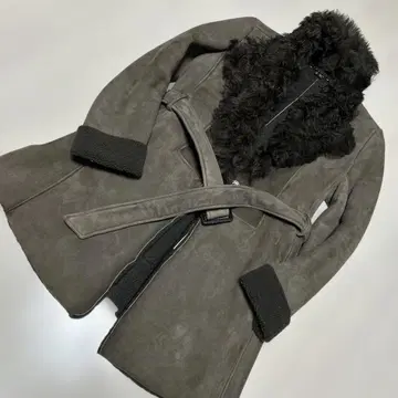 띠어리 무스탕 양모 코트