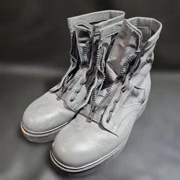 그레이 가죽 처카 부츠 지퍼 포함