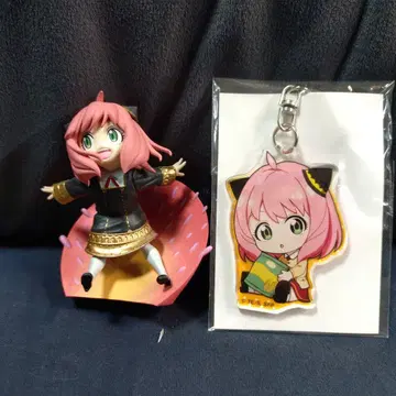 아냐 아크릴 키링과 피규어 세트