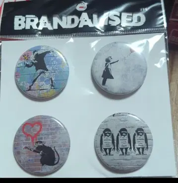 BRANDALISED 반크시풍 핀 배지 4세트